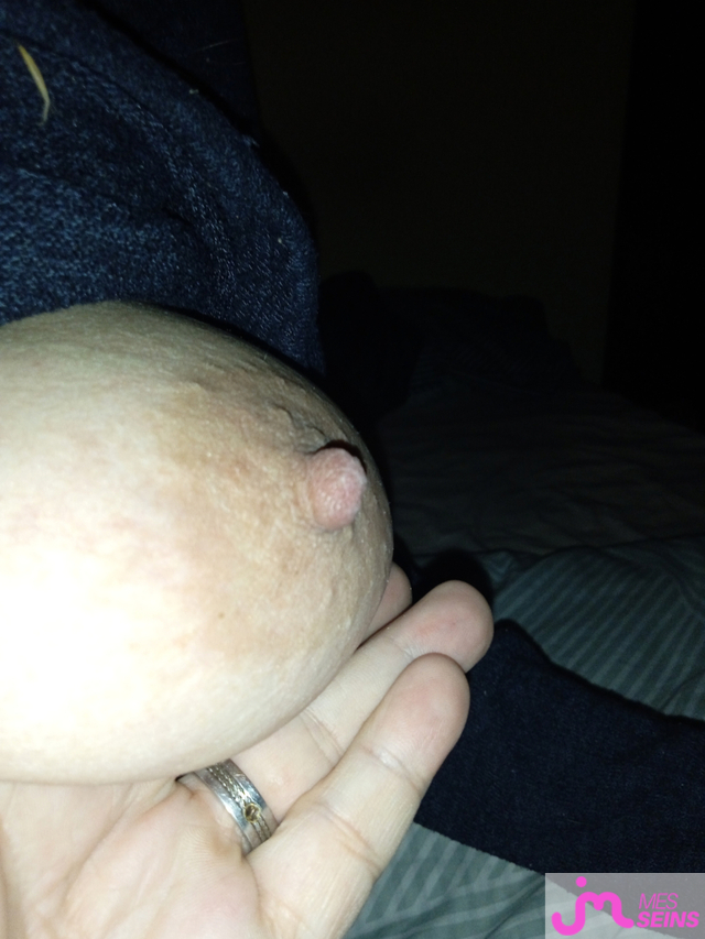 Les gros seins de seins naturels 