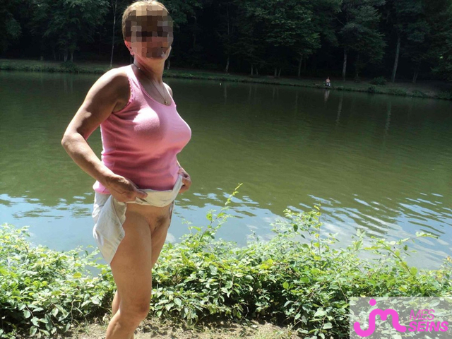 Les tr&egrave;s gros seins de Sabrinasab