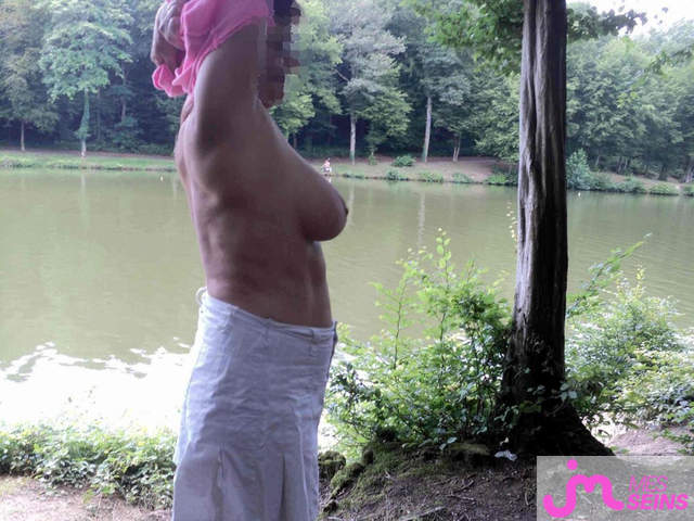 Les tr&egrave;s gros seins de Sabrinasab