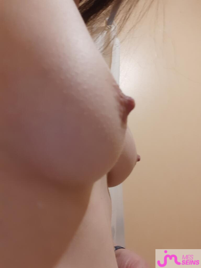 Les seins moyens de blooms