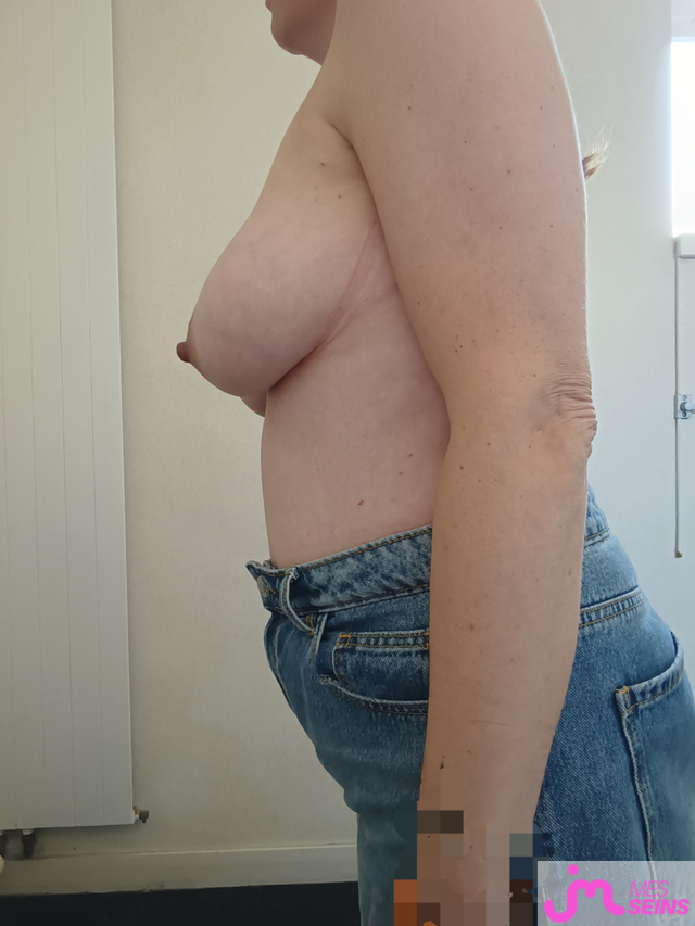 Les tr&egrave;s gros seins de Lalalou44