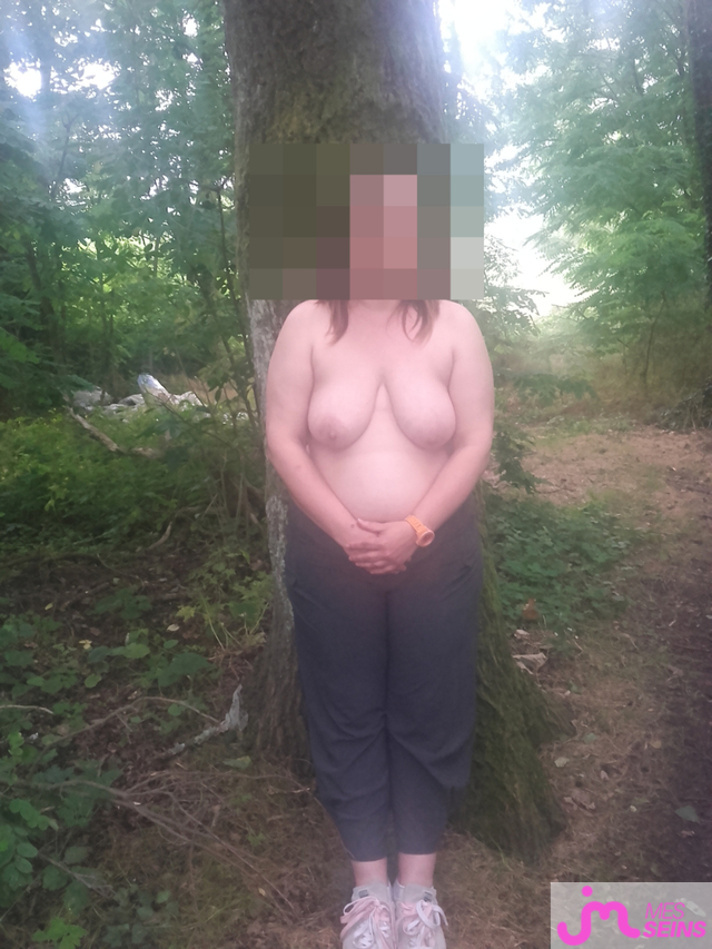 Photos de seins : Gros seins dans la nature
