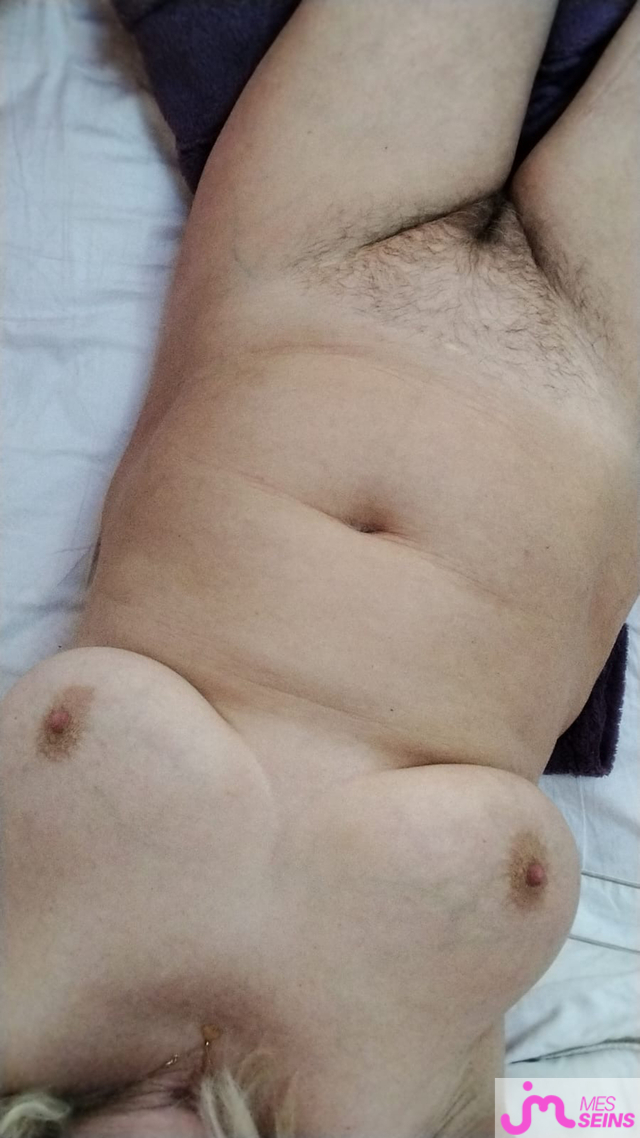 Les seins moyens de david16100