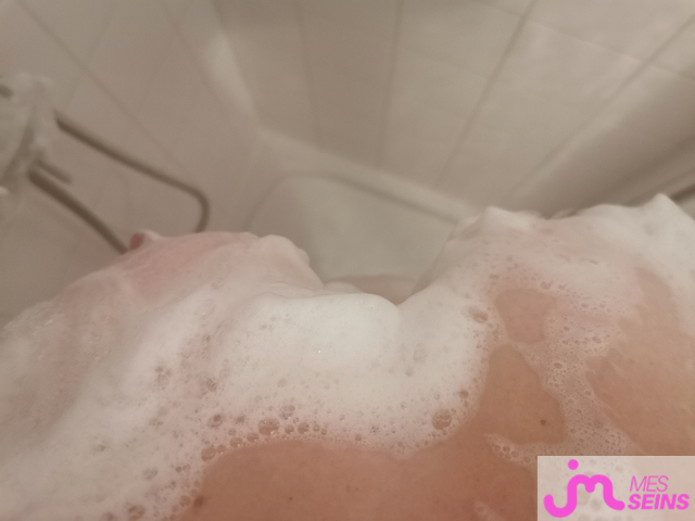 Les tr&egrave;s gros seins de Seelan