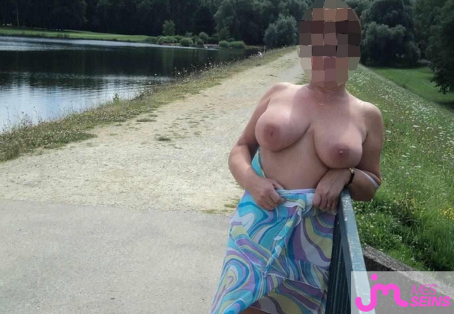 Les tr&egrave;s gros seins de Sabrinasab