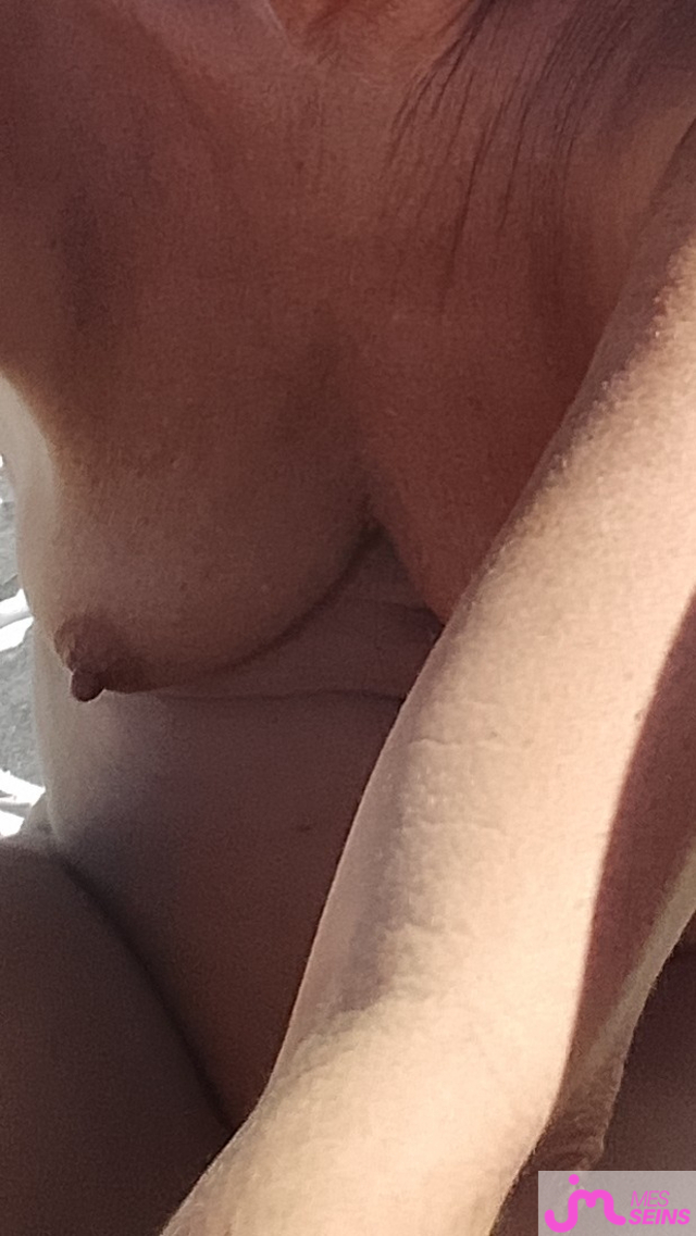 Photos de seins :  En toute timidit&eacute;...