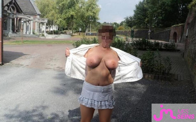 Les tr&egrave;s gros seins de Sabrinasab