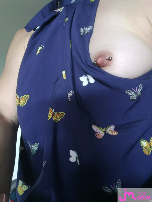 Les seins moyens de sexarmor 