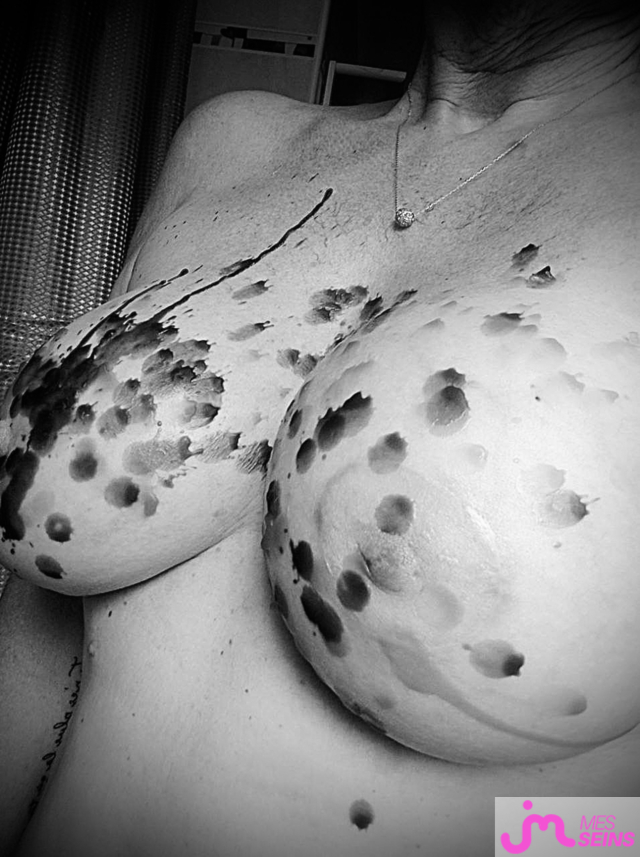Les tr&egrave;s gros seins de Theafab