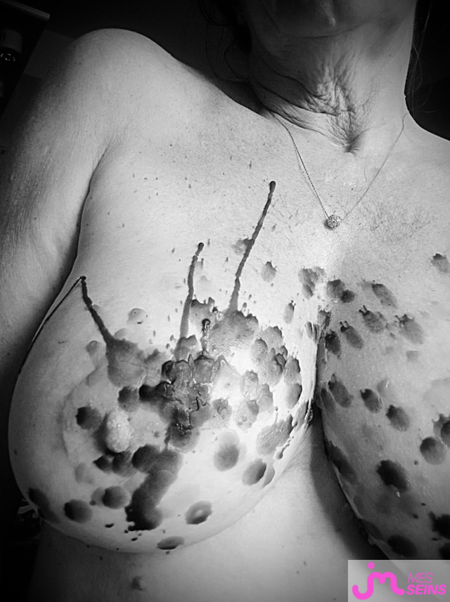 Les tr&egrave;s gros seins de Theafab