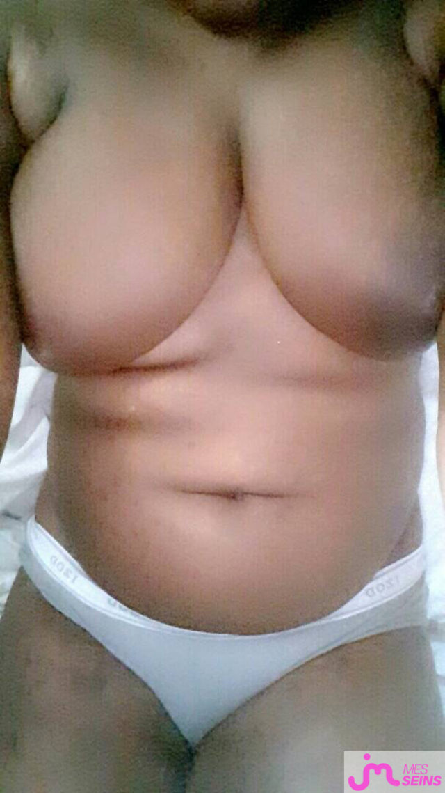 Les seins &eacute;normes de Atar867977