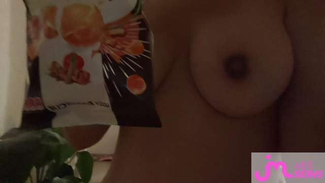 Les tr&egrave;s gros seins de N and Yoo