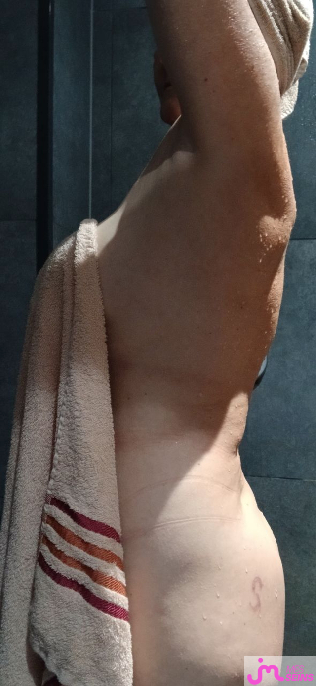 Les tr&egrave;s gros seins de Theafab