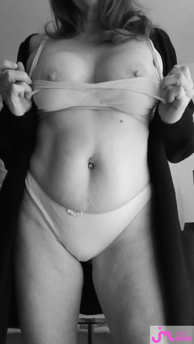 Les tr&egrave;s gros seins de Theafab
