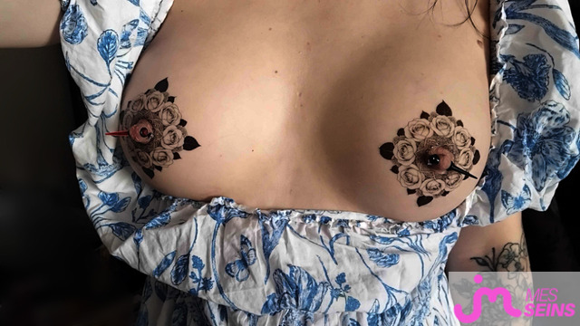 Les tr&egrave;s gros seins de GothQueen
