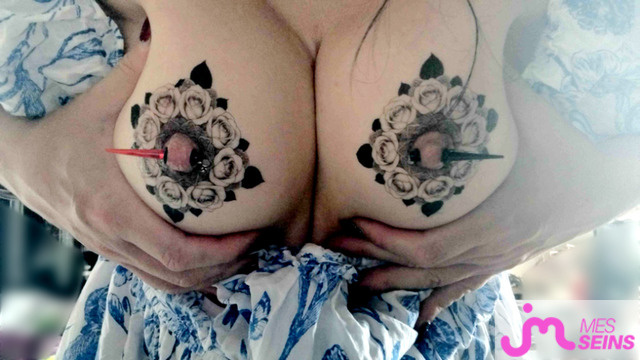 Les tr&egrave;s gros seins de GothQueen