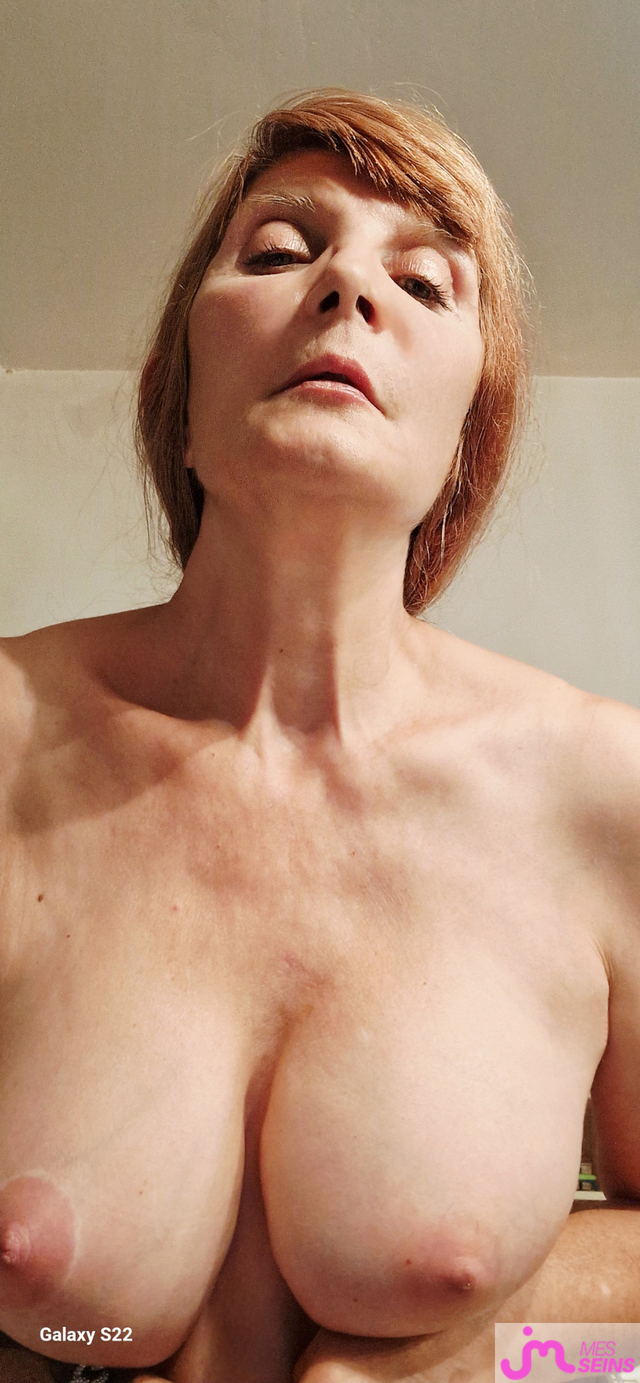 Les seins &eacute;normes de Lolafromeast