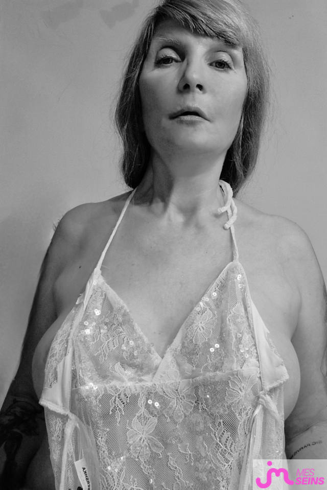 Les seins &eacute;normes de Lolafromeast