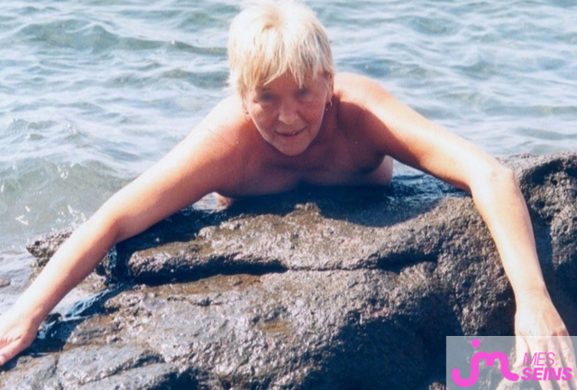 Les seins moyens de Sylvie830