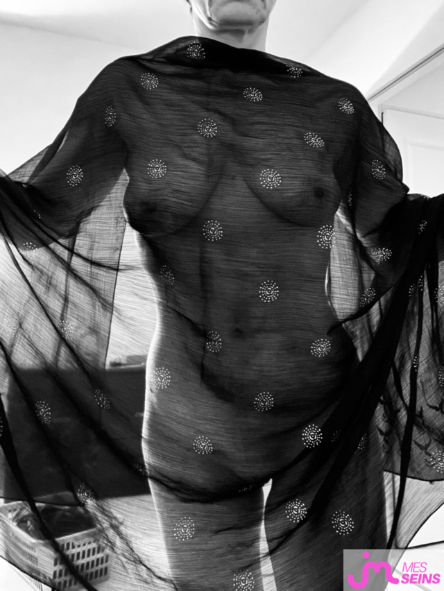Les tr&egrave;s gros seins de Danielphotographe