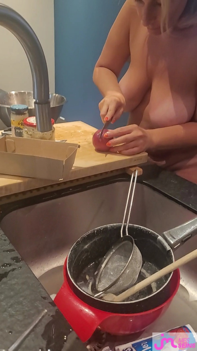 Photos de seins : Ma femme cuisine 