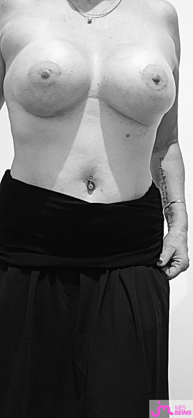 Les tr&egrave;s gros seins de Theafab