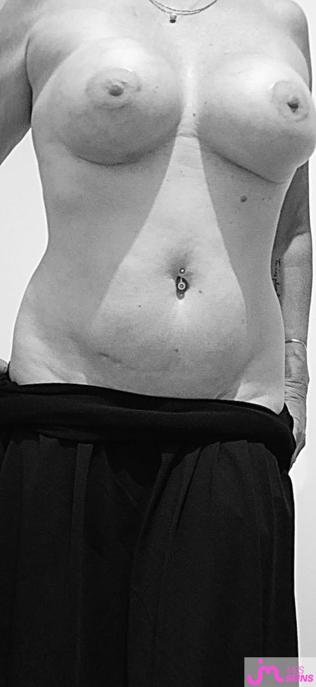 Les tr&egrave;s gros seins de Theafab