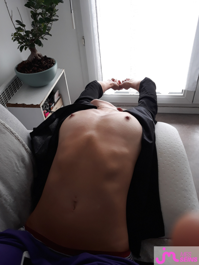 Les seins moyens de scotch33