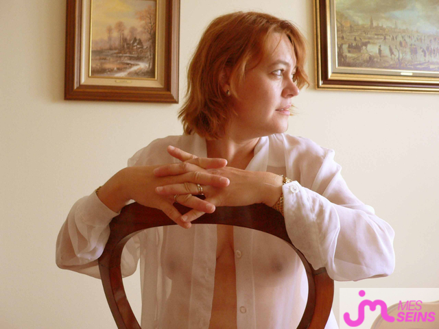 Les seins moyens de Karine P.