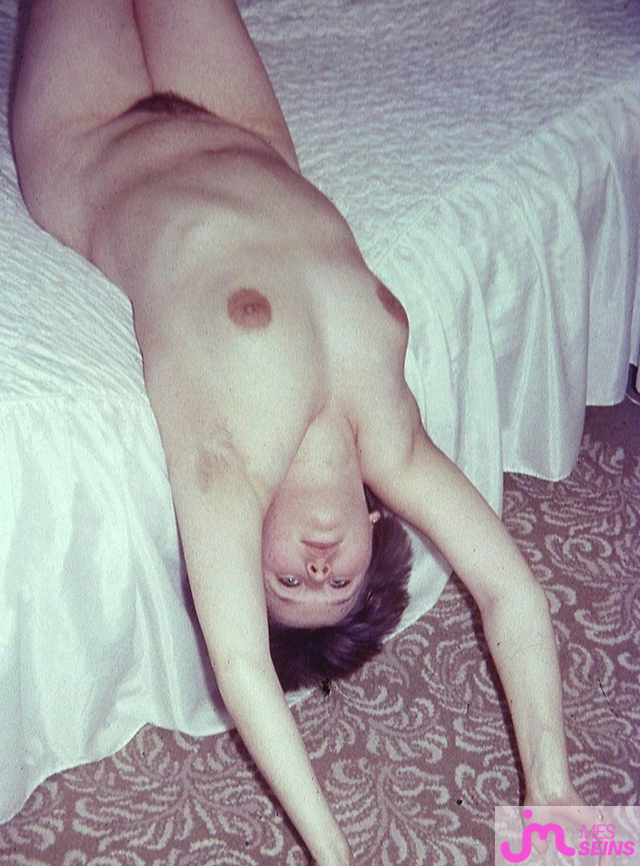 Les seins moyens de Marisa