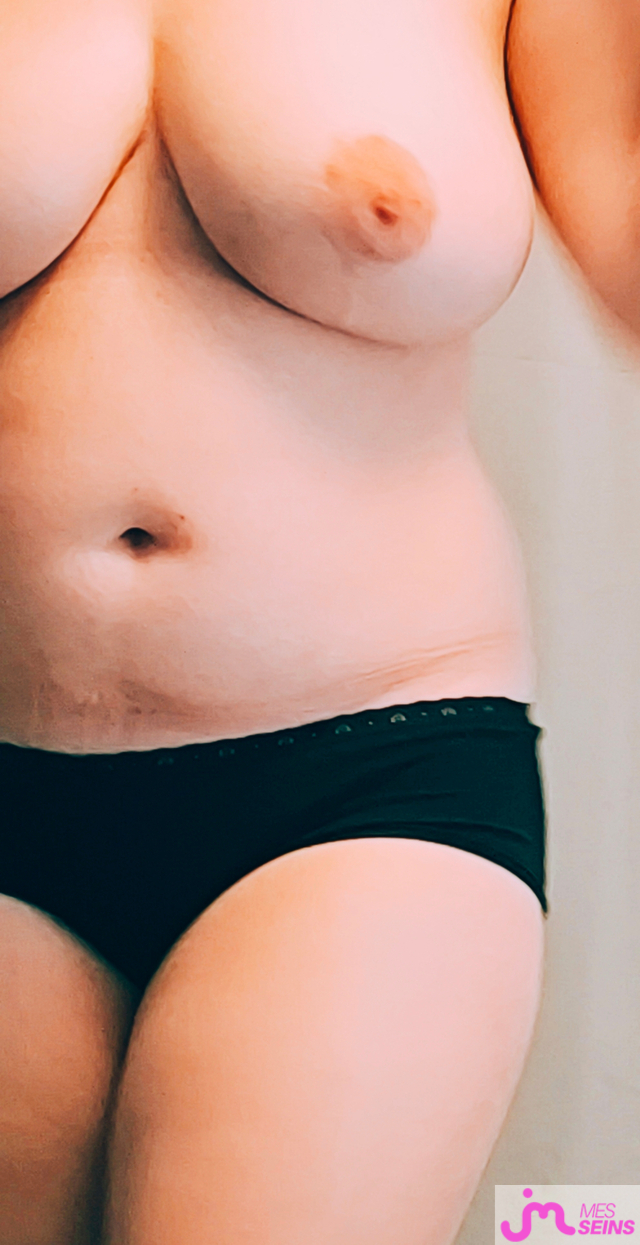 Les tr&egrave;s gros seins de Sesbelleserondeurs