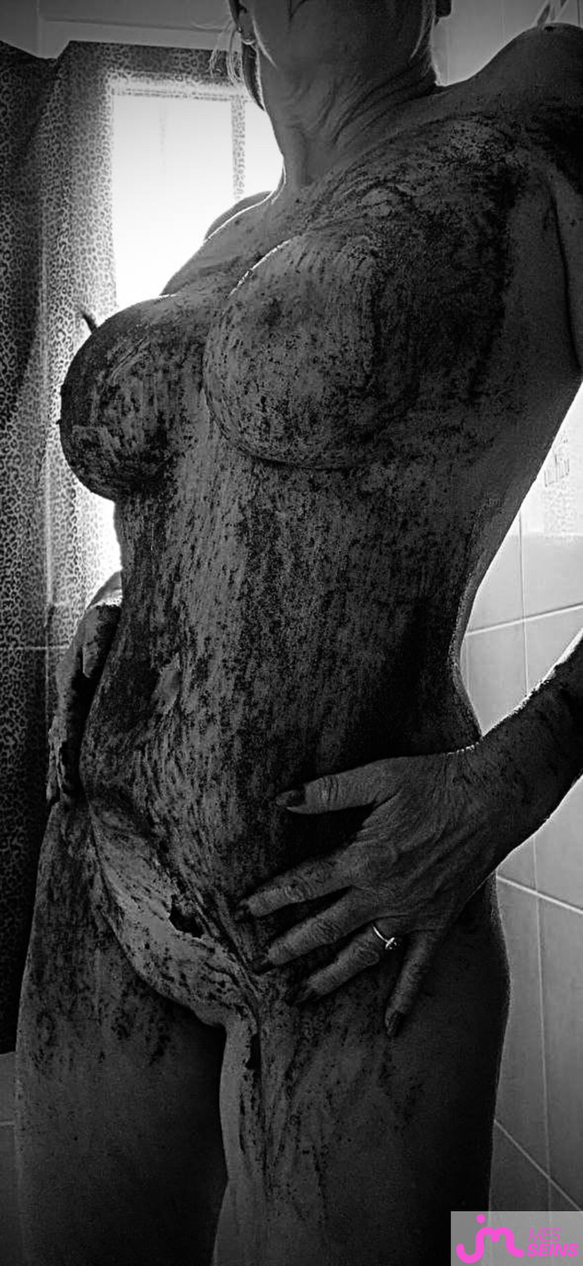 Les tr&egrave;s gros seins de Theafab