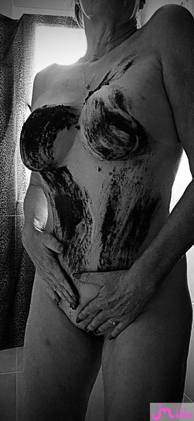 Les tr&egrave;s gros seins de Theafab
