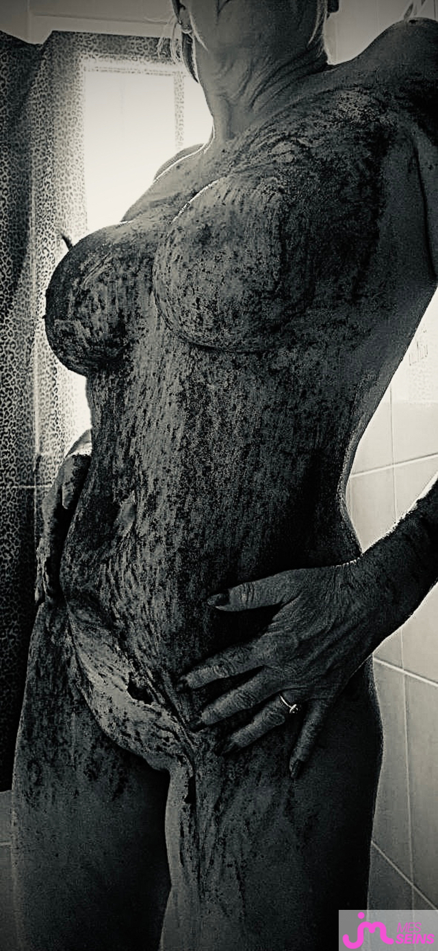Les tr&egrave;s gros seins de Theafab