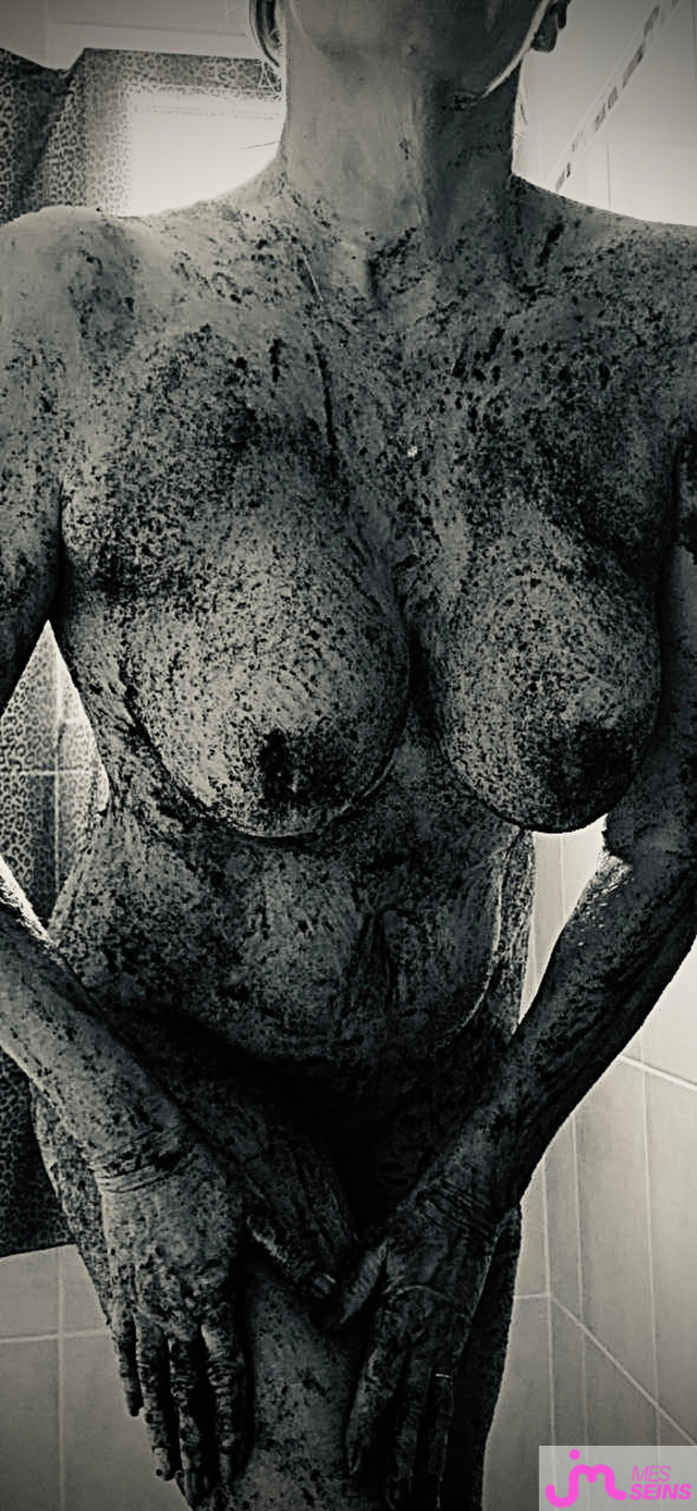 Les tr&egrave;s gros seins de Theafab