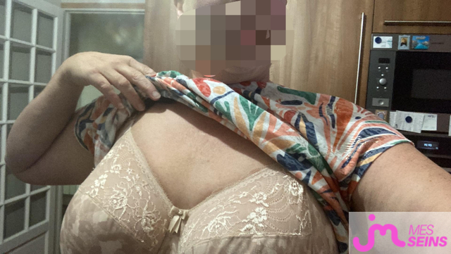Photos de seins : Toujours ses gros seins