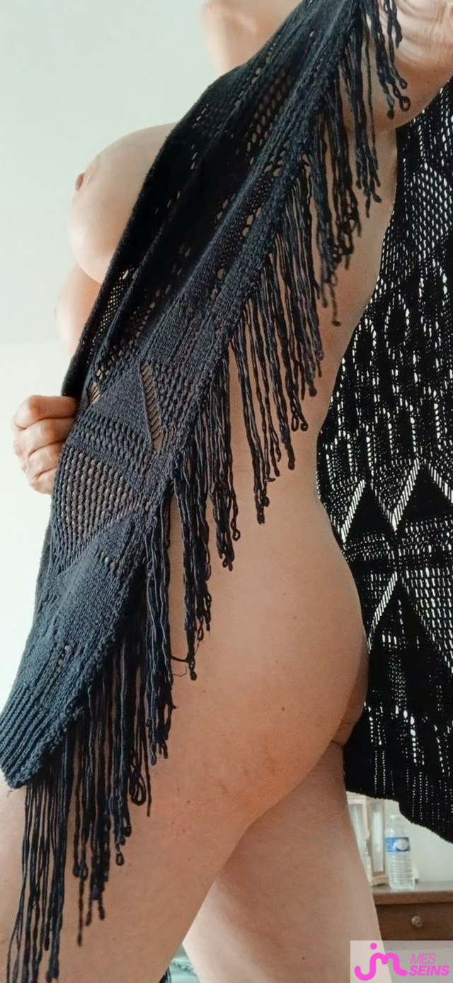 Les tr&egrave;s gros seins de Theafab