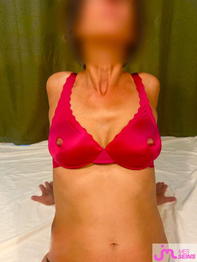 Photos de seins : Ma poitrine offerte