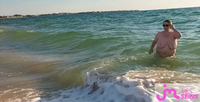 Photos de seins : Plage 