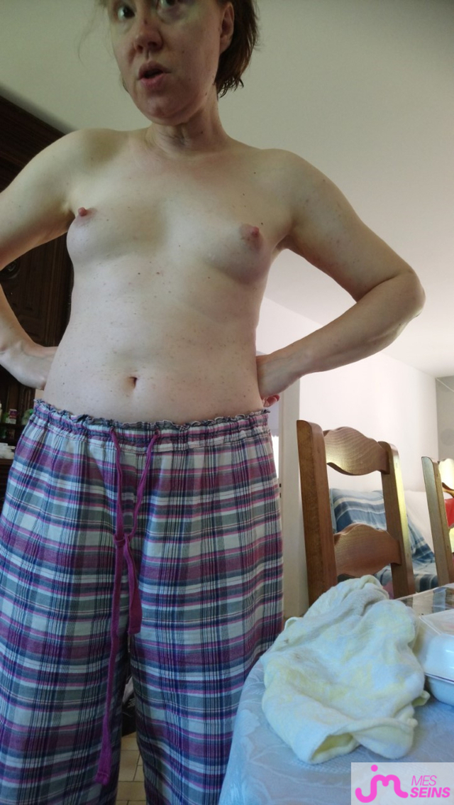 Les seins moyens de carole de rouen