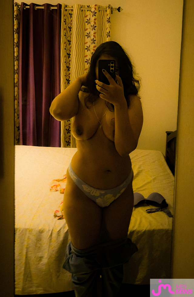 Photos de seins : Un instant de confiance