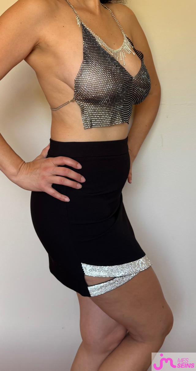 Photos de seins : Nouvelle tenue de club