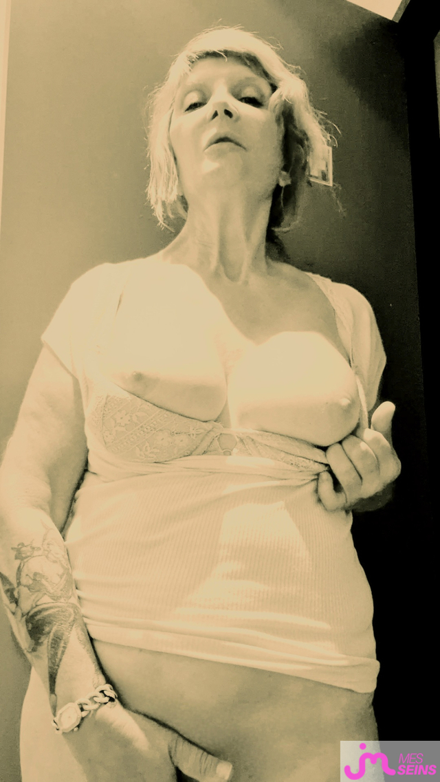Photos de seins : Seins de charme version cin&eacute;