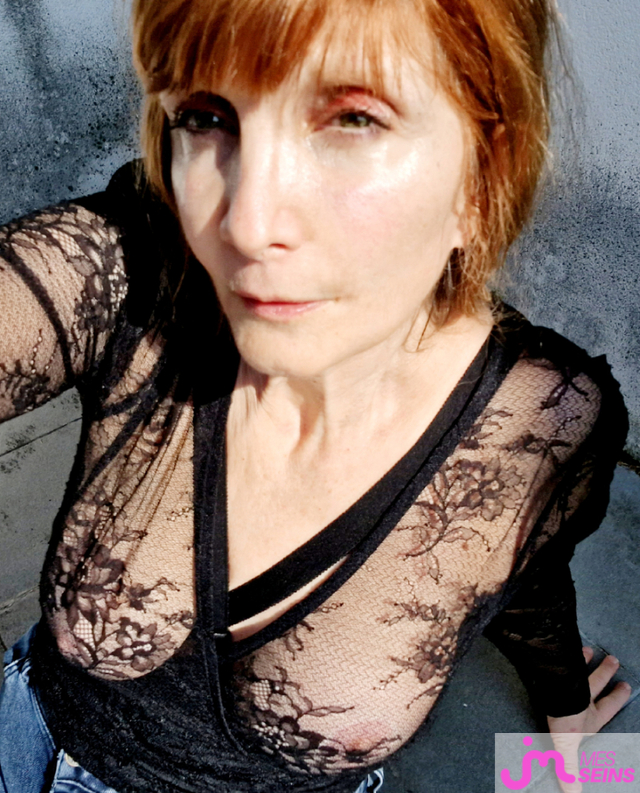 Photos de seins : Dans la rue ou chez moi..on voit..on mate