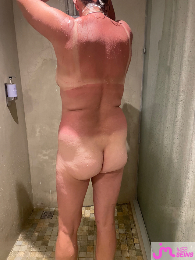 Photos de seins : Douche du jour