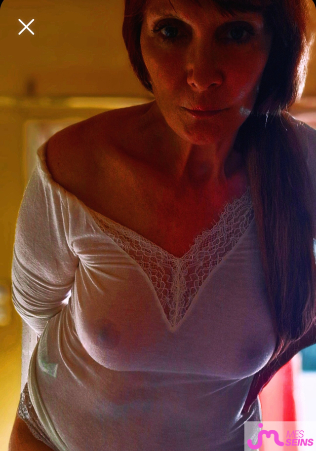 Photos de seins : Dans quelle lumiere voit on mieux  mes seins par transparence