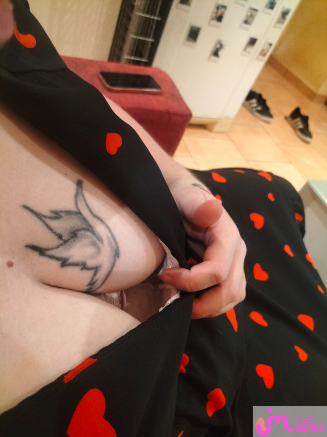 Les tr&egrave;s gros seins de Om72