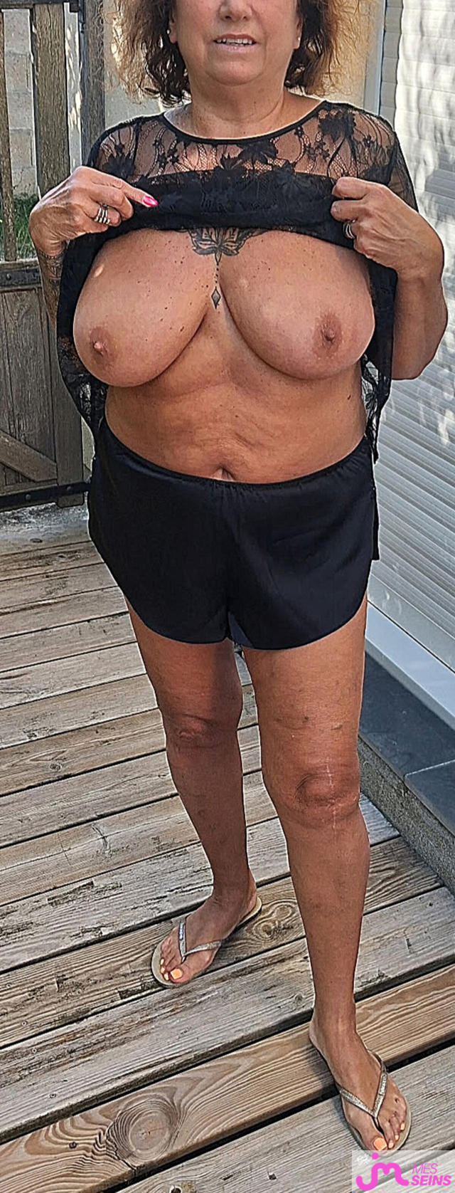 Les tr&egrave;s gros seins de vero49