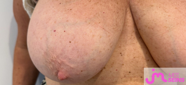Photos de seins : La coiffeur est une vraie Sal..e