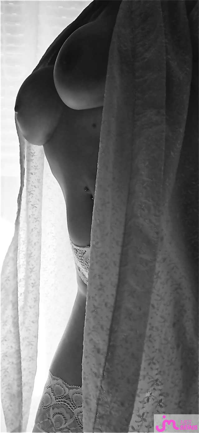 Photos de seins : White 